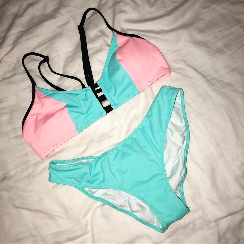 Victoria’s Secret bikini